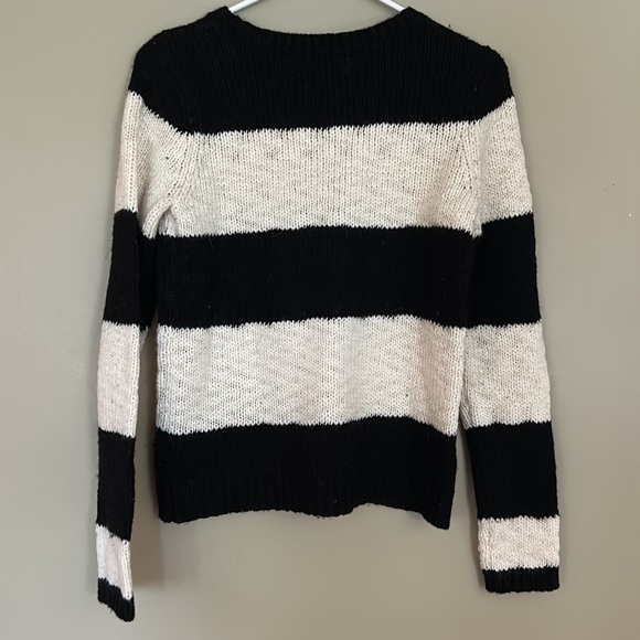 Loft 💕host pick💕super black/white cute sweater Small - Picture 2 of 12